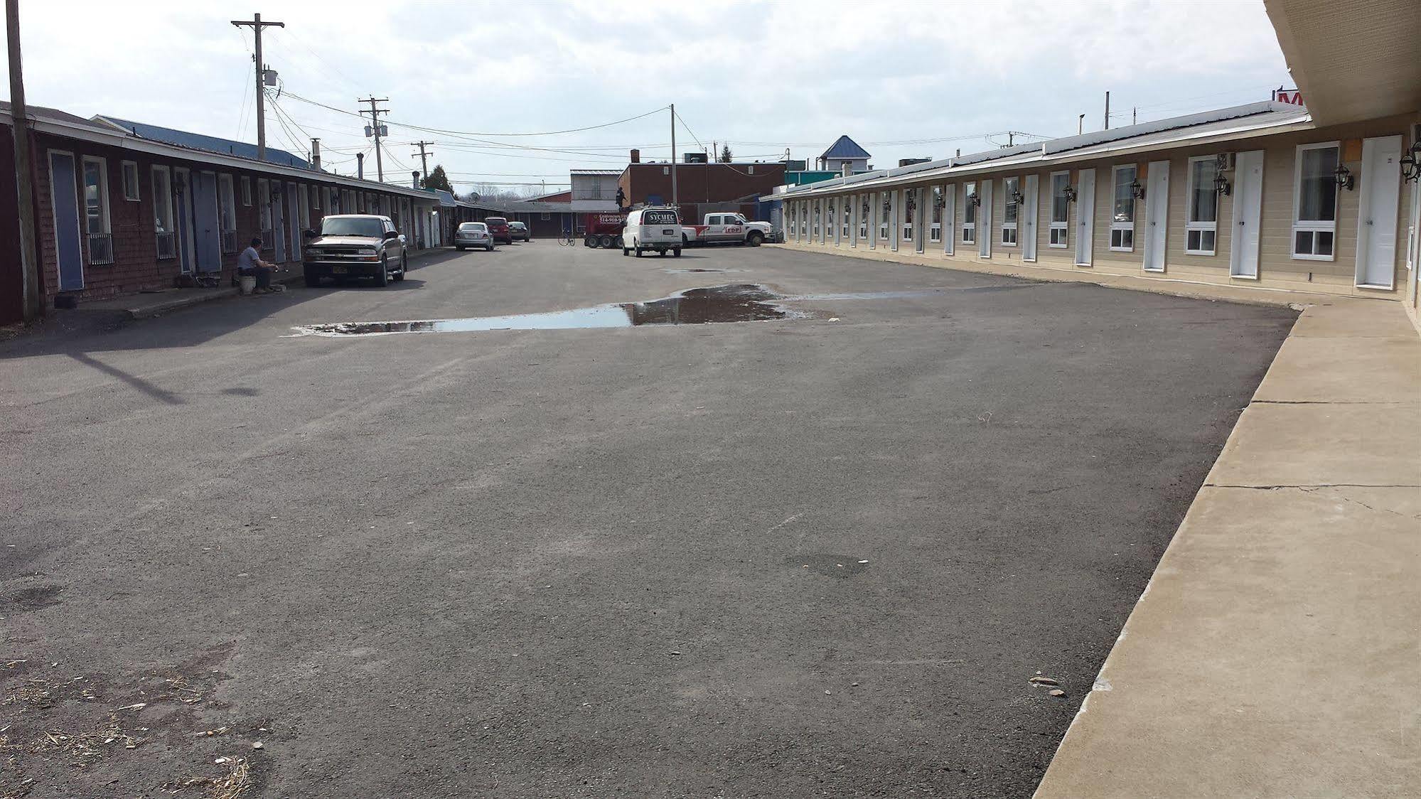 Motel Iberville Saint-Jean-sur-Richelieu Exterior foto